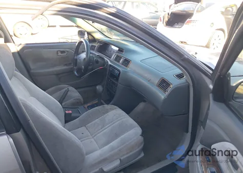 1998 Toyota Camry Le из США, поврежденный, VIN 4T1BG22K1WU318608